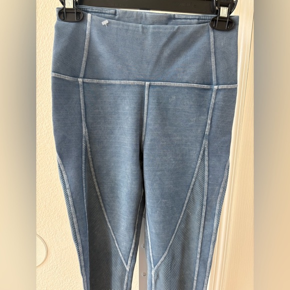 Lululemon Wunder Under High-Rise Tight Snow Washed Ribbed 28” - Size 4 - Picture 8 of 9